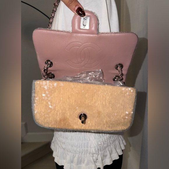 Chanel Mini Waterfall CC Flap Bag
Sequins - Picture 11 of 17